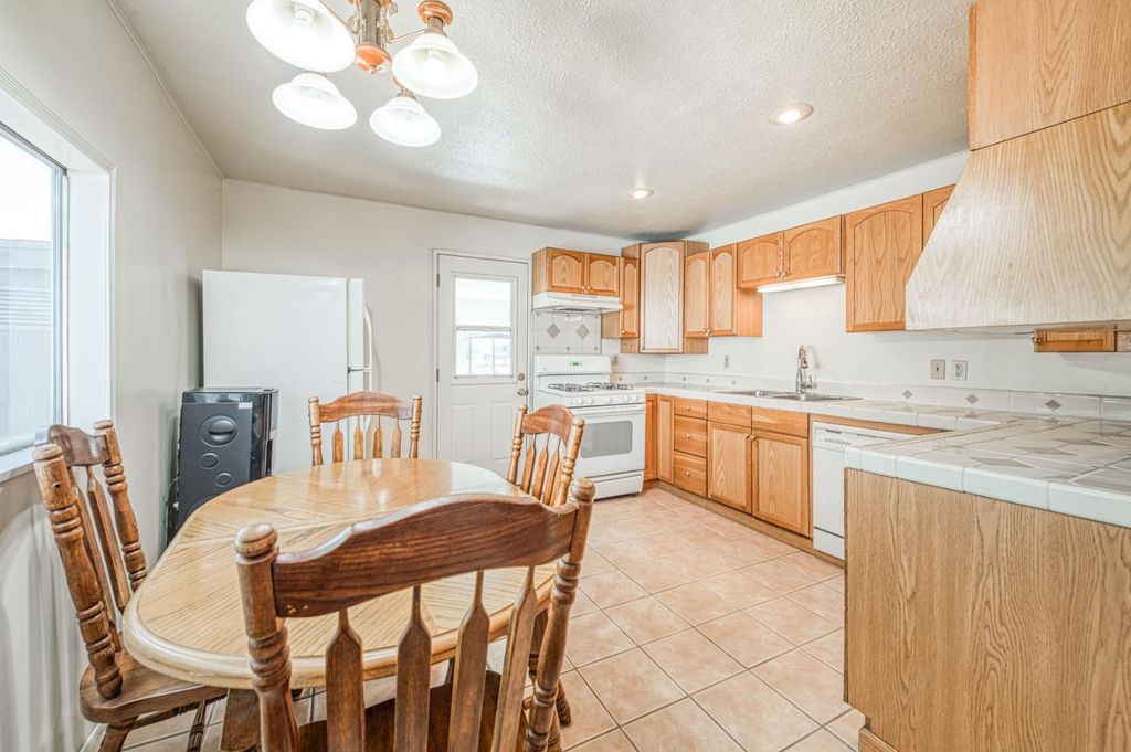 Image 17 of property listing at 10426 S Bethel Avenue, Selma, CA 93662