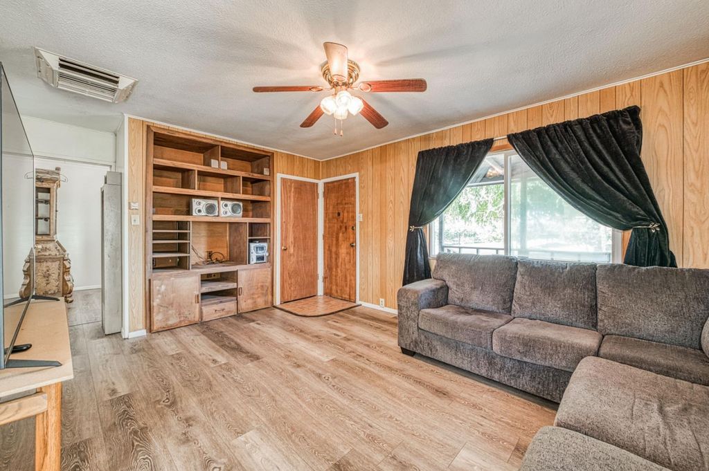 Image 2 of property listing at 10426 S Bethel Avenue, Selma, CA 93662