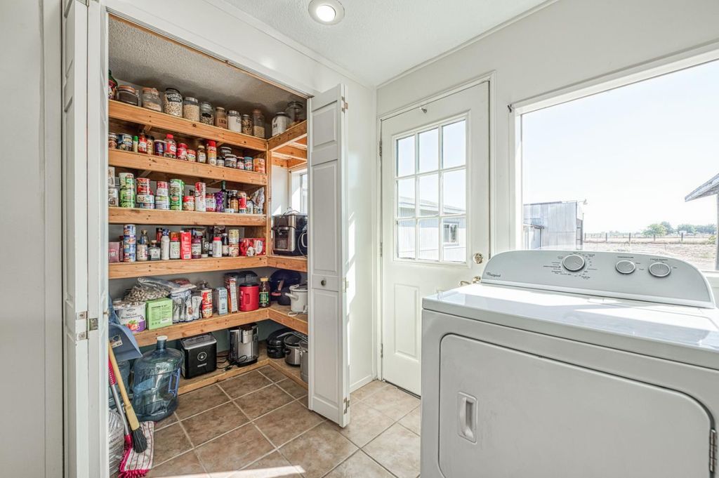 Image 23 of property listing at 10426 S Bethel Avenue, Selma, CA 93662