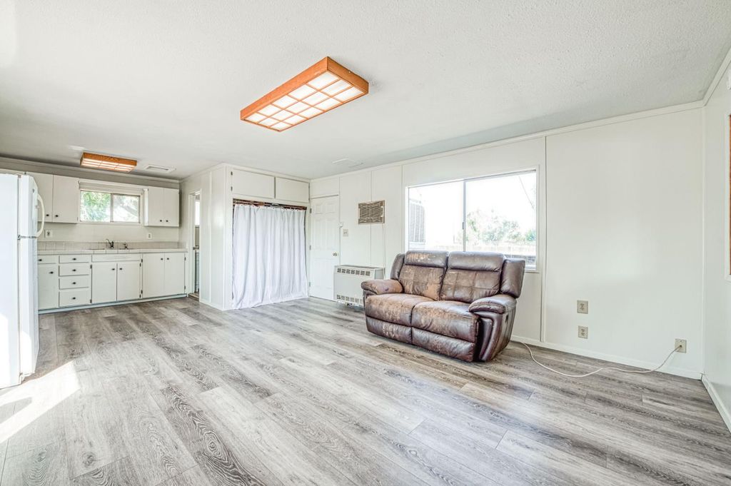 Image 26 of property listing at 10426 S Bethel Avenue, Selma, CA 93662