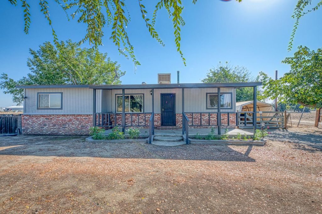 Image 36 of property listing at 10426 S Bethel Avenue, Selma, CA 93662