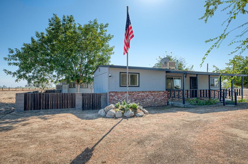 Image 37 of property listing at 10426 S Bethel Avenue, Selma, CA 93662