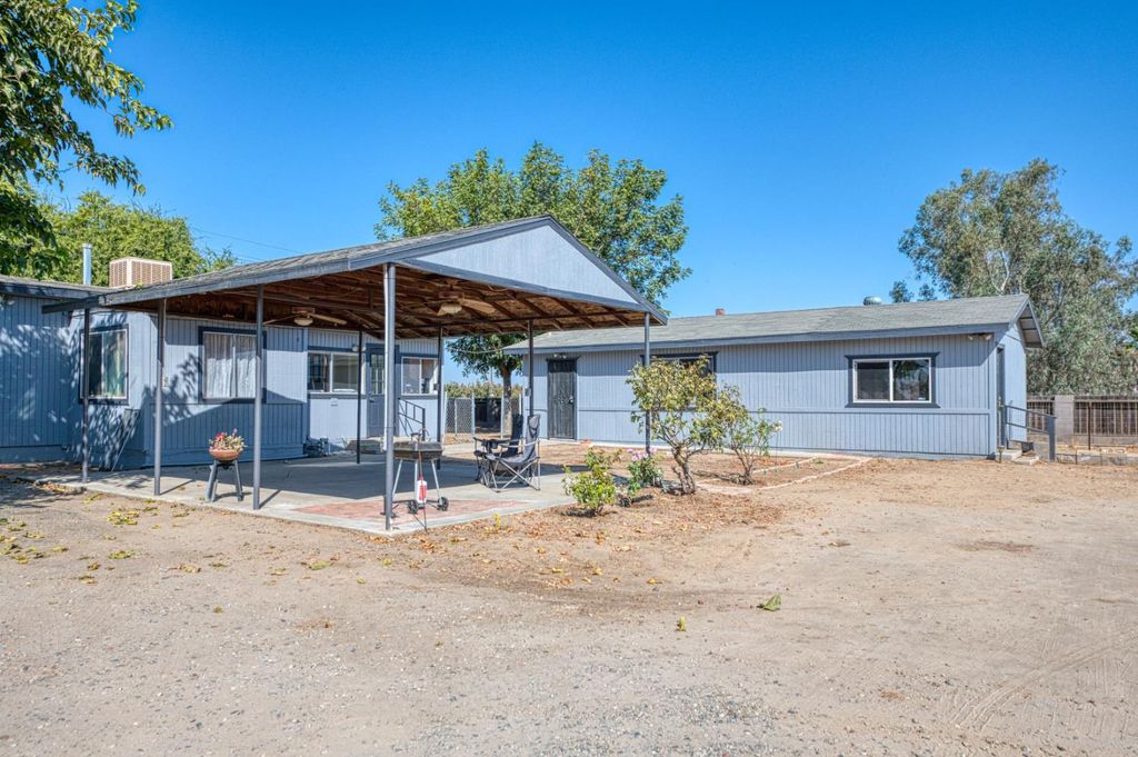 Image 40 of property listing at 10426 S Bethel Avenue, Selma, CA 93662