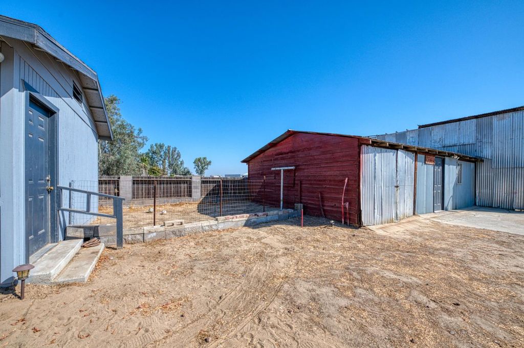 Image 45 of property listing at 10426 S Bethel Avenue, Selma, CA 93662