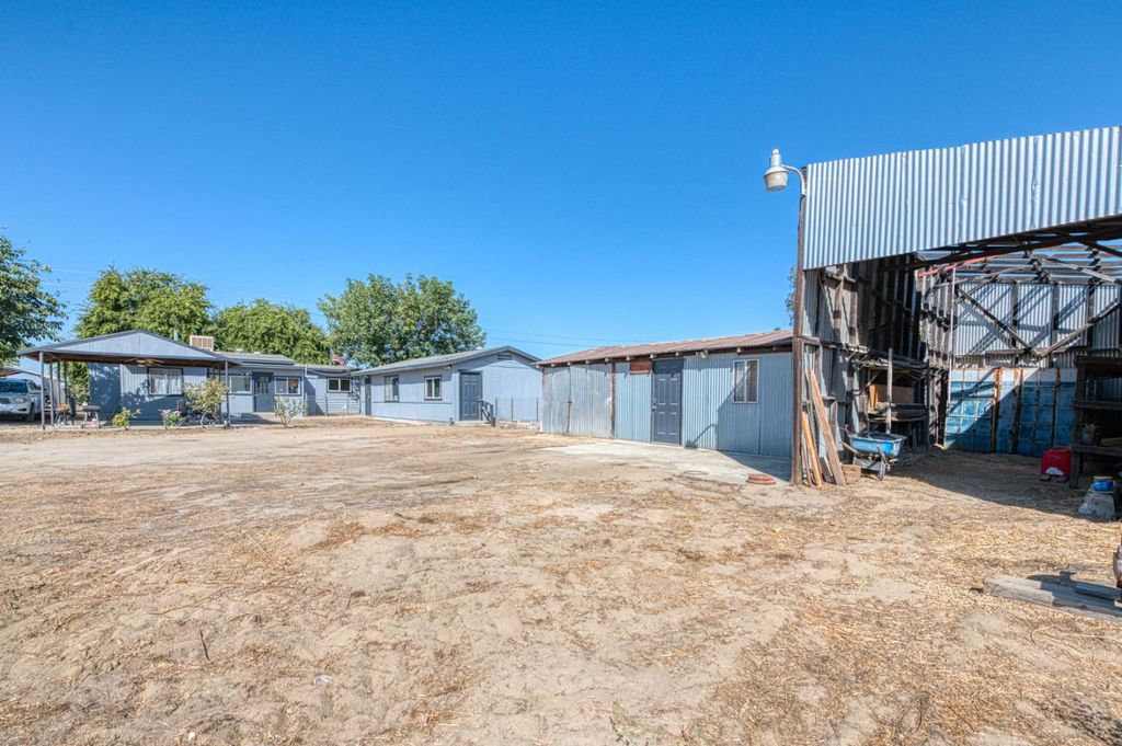Image 49 of property listing at 10426 S Bethel Avenue, Selma, CA 93662