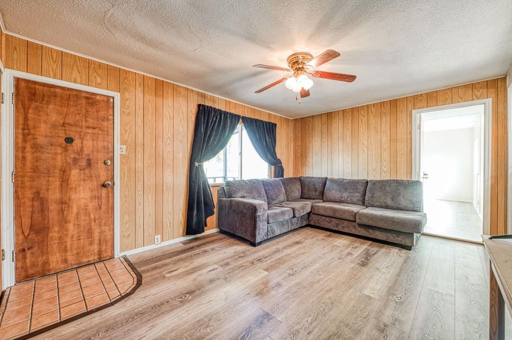 Image 8 of property listing at 10426 S Bethel Avenue, Selma, CA 93662
