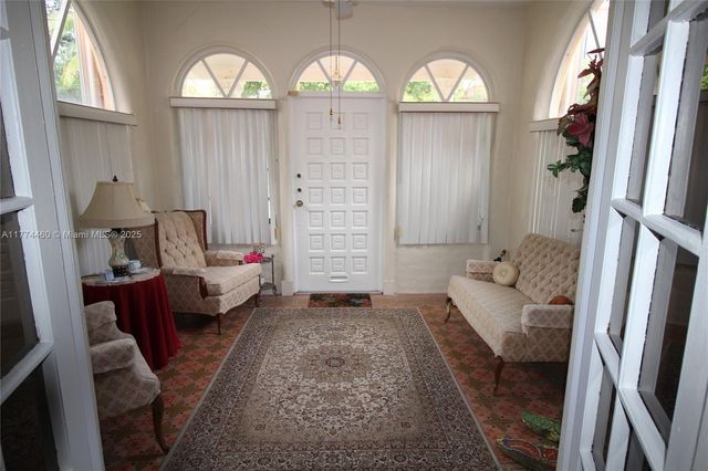 870 NW 14th Ct, Miami, FL 33125