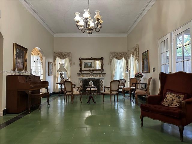 870 NW 14th Ct, Miami, FL 33125