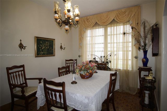 870 NW 14th Ct, Miami, FL 33125