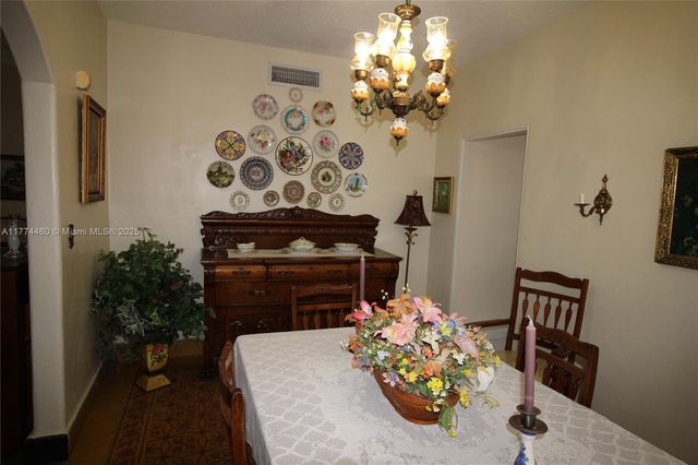 870 NW 14th Ct, Miami, FL 33125