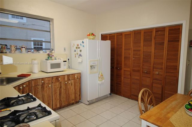 870 NW 14th Ct, Miami, FL 33125