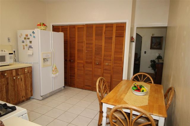 870 NW 14th Ct, Miami, FL 33125