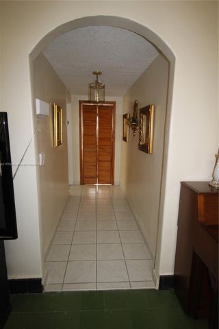 870 NW 14th Ct, Miami, FL 33125