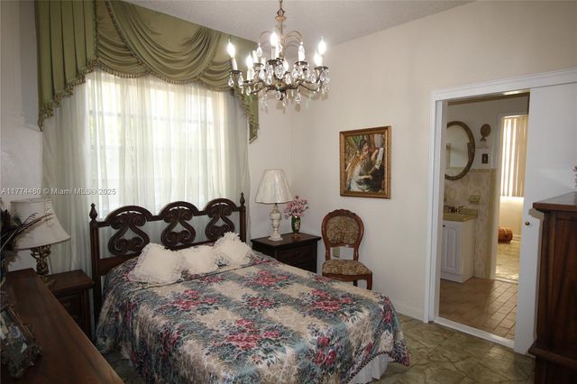 870 NW 14th Ct, Miami, FL 33125