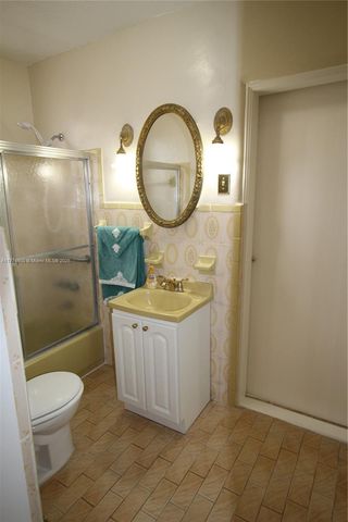 870 NW 14th Ct, Miami, FL 33125