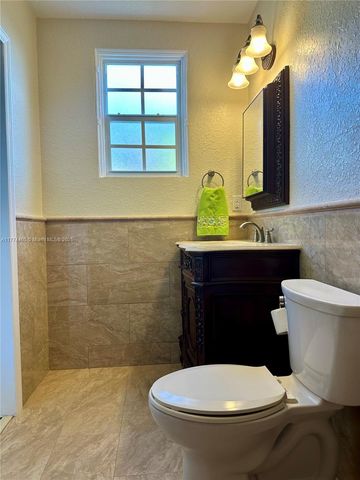 870 NW 14th Ct, Miami, FL 33125