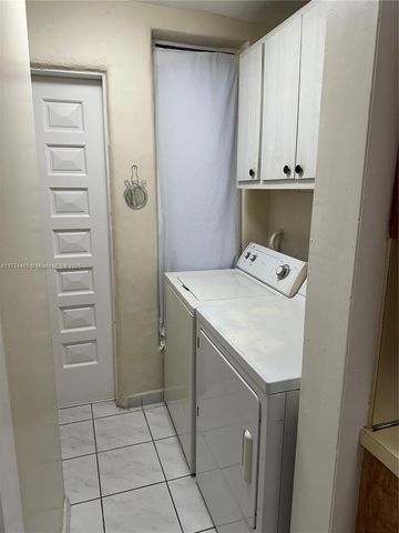 870 NW 14th Ct, Miami, FL 33125