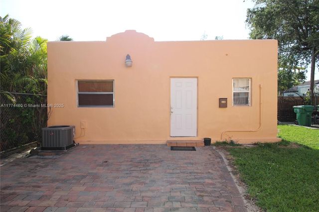 870 NW 14th Ct, Miami, FL 33125