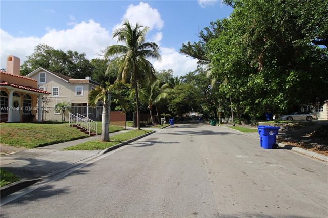870 NW 14th Ct, Miami, FL 33125