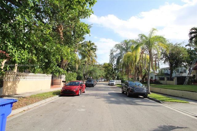870 NW 14th Ct, Miami, FL 33125