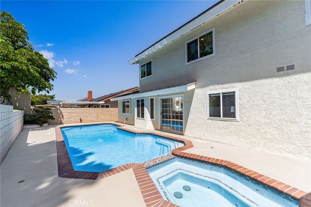 254 Las Riendas, Fullerton, CA 92835