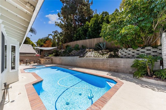 254 Las Riendas, Fullerton, CA 92835