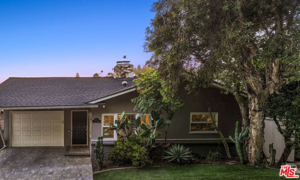 Image 1 of property listing at 2855 Effie Street, Los Angeles, CA 90026