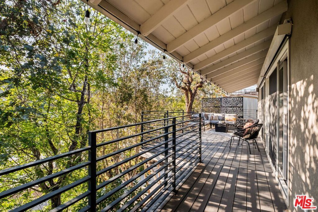 Image 21 of property listing at 2855 Effie Street, Los Angeles, CA 90026