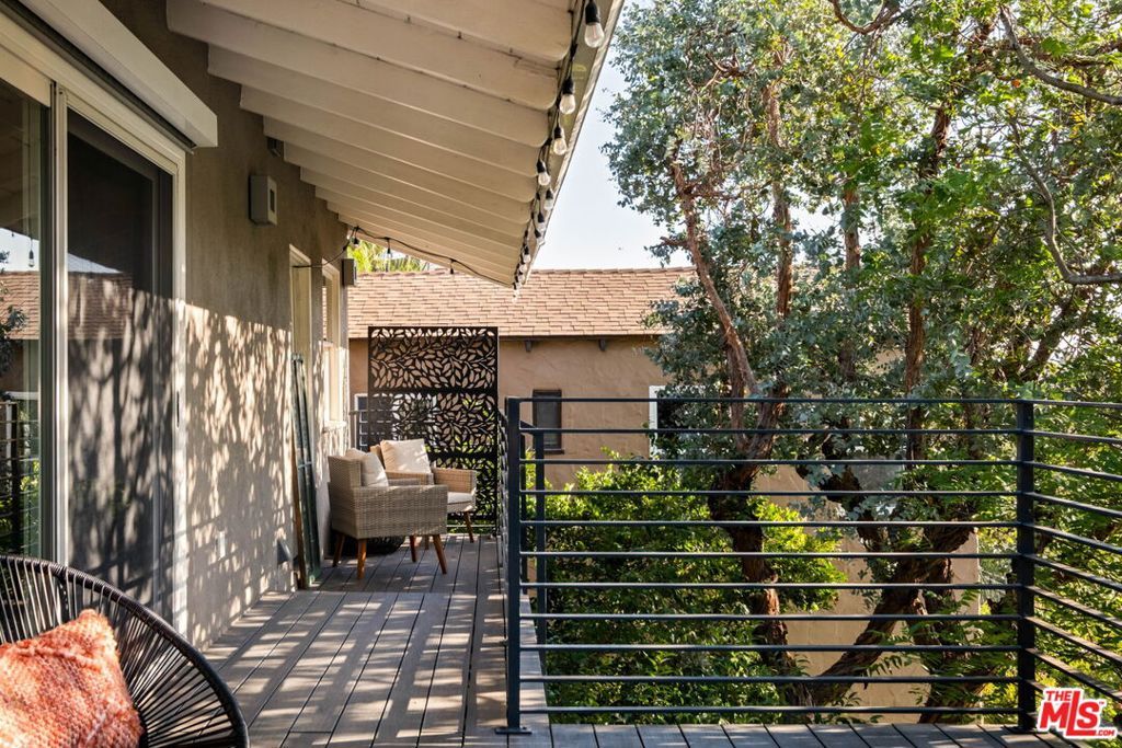 Image 22 of property listing at 2855 Effie Street, Los Angeles, CA 90026