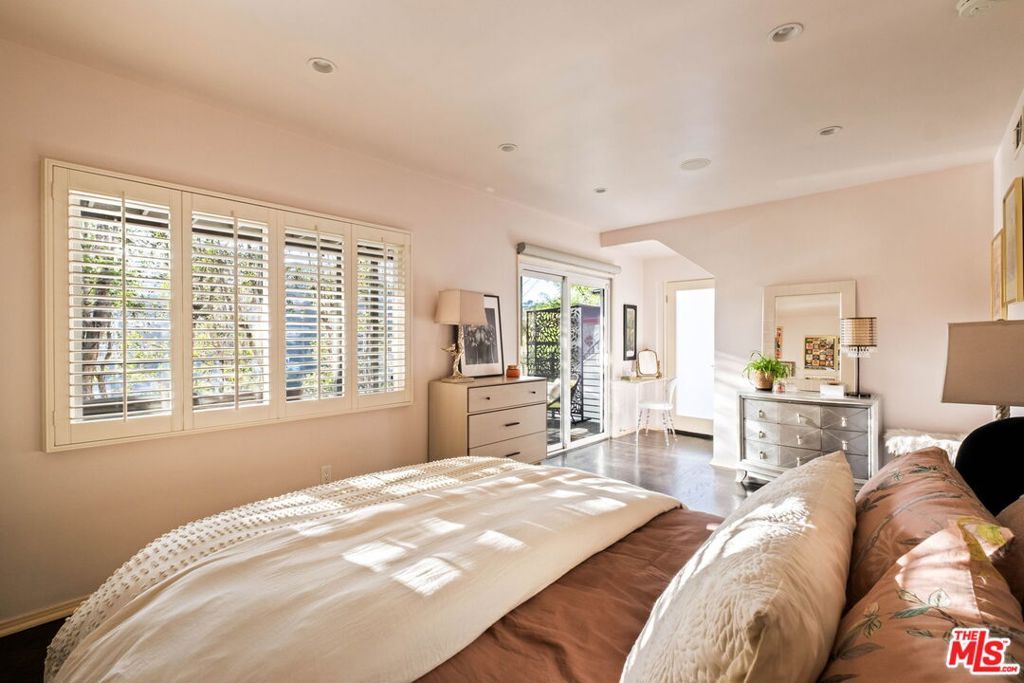 Image 27 of property listing at 2855 Effie Street, Los Angeles, CA 90026