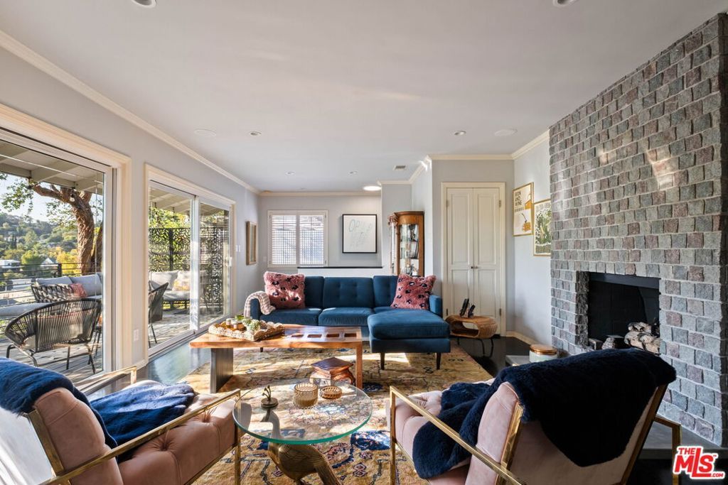 Image 3 of property listing at 2855 Effie Street, Los Angeles, CA 90026