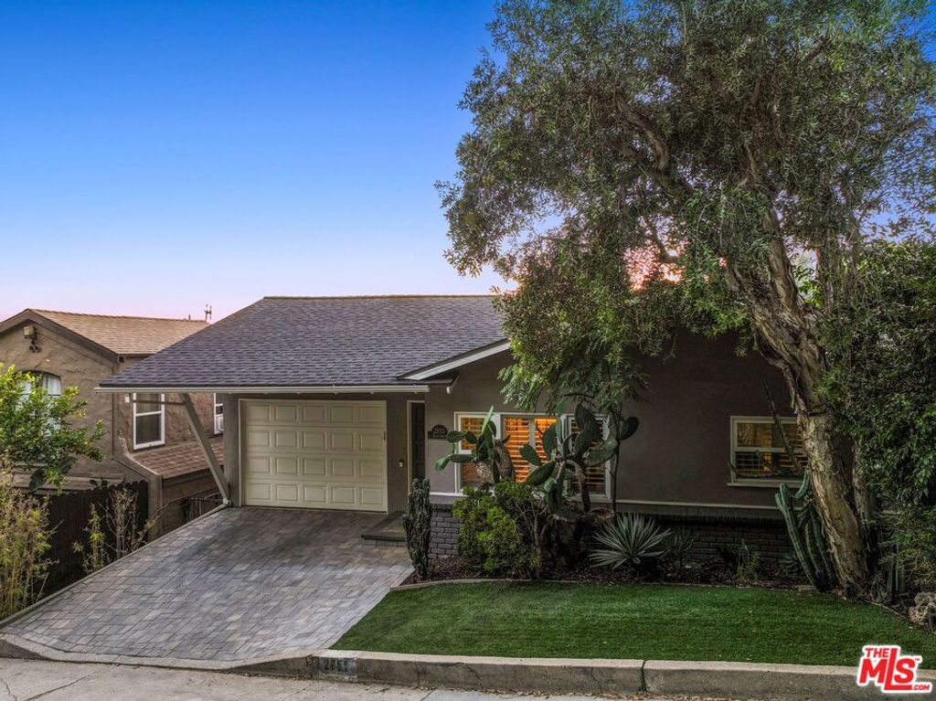 Image 39 of property listing at 2855 Effie Street, Los Angeles, CA 90026