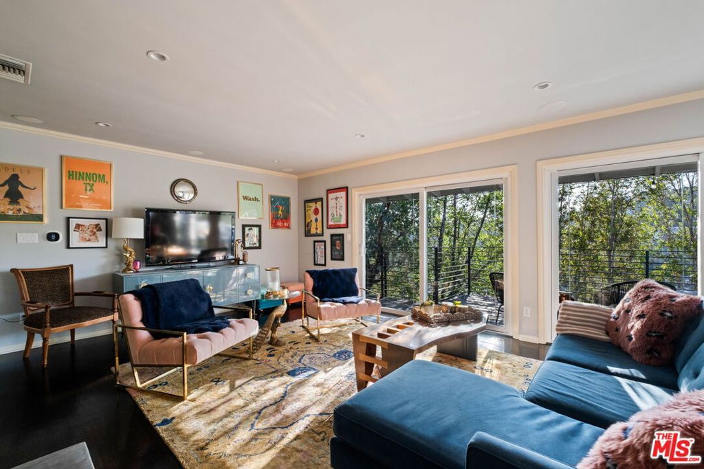 Image 5 of property listing at 2855 Effie Street, Los Angeles, CA 90026