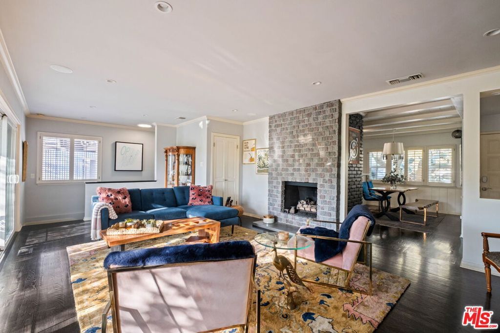 Image 8 of property listing at 2855 Effie Street, Los Angeles, CA 90026