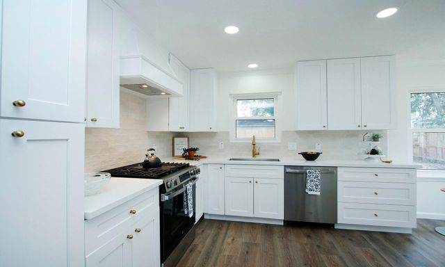 5313 De Lange Lane, Houston, TX 77092