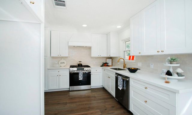 5313 De Lange Lane, Houston, TX 77092