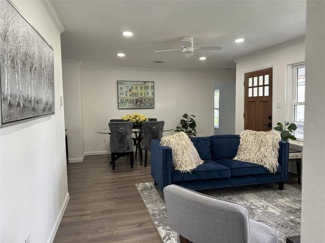 5313 De Lange Lane, Houston, TX 77092