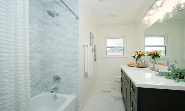 5313 De Lange Lane, Houston, TX 77092