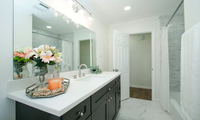 5313 De Lange Lane, Houston, TX 77092