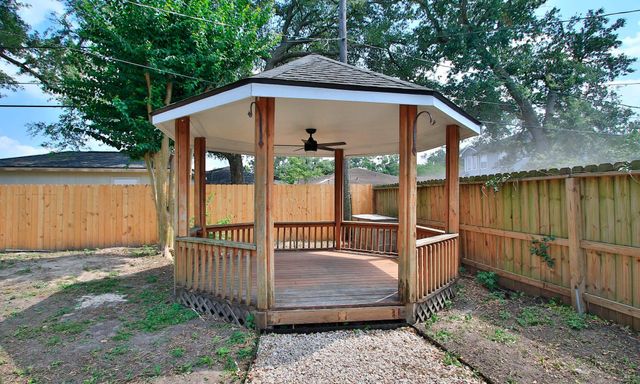 5313 De Lange Lane, Houston, TX 77092