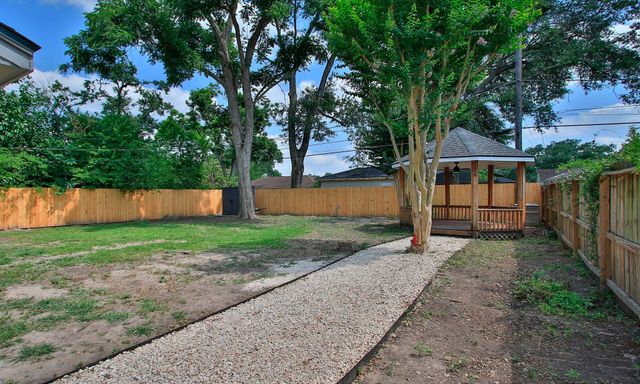 5313 De Lange Lane, Houston, TX 77092