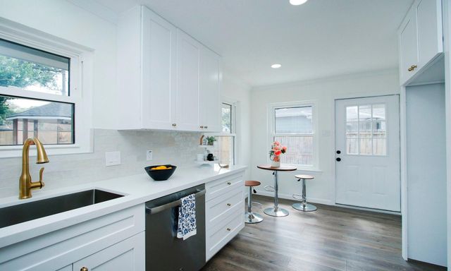 5313 De Lange Lane, Houston, TX 77092