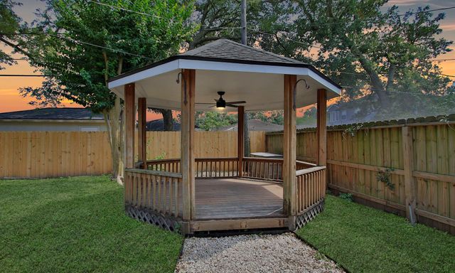 5313 De Lange Lane, Houston, TX 77092