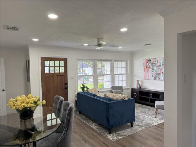 5313 De Lange Lane, Houston, TX 77092