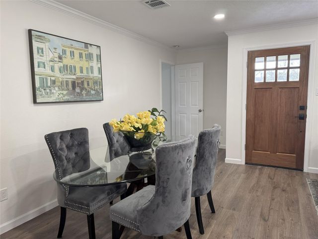 5313 De Lange Lane, Houston, TX 77092