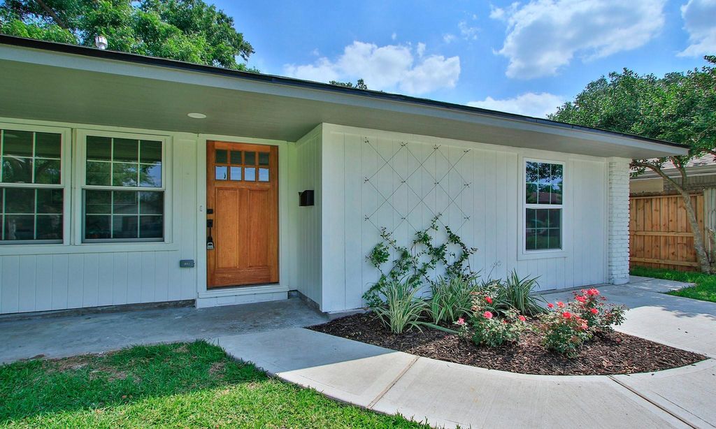5313 De Lange Lane, Houston, TX 77092