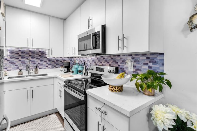 6210 SW 131st Ct 204, Miami, FL 33183