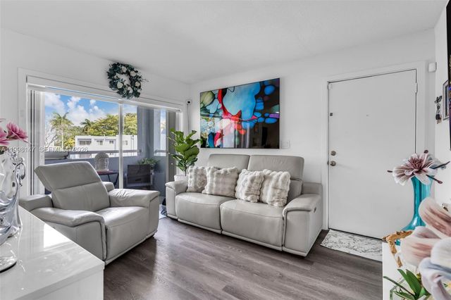 6210 SW 131st Ct 204, Miami, FL 33183