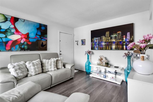 6210 SW 131st Ct 204, Miami, FL 33183