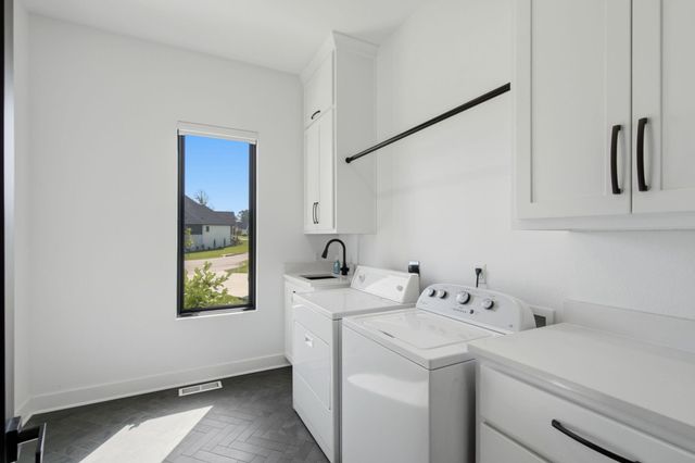 860 E Bantry Court, Nixa, MO 65714